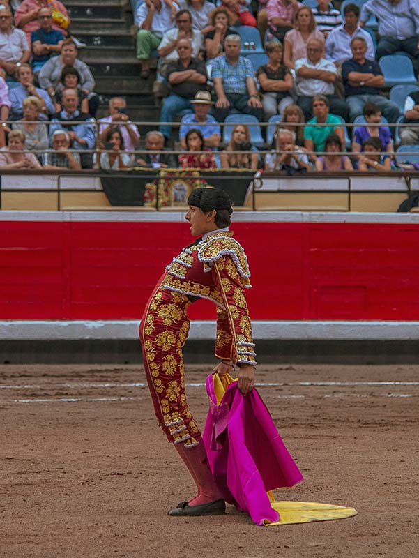 Torero Andrés Roca Rey toreando en las Corridas Generales de Bilbao